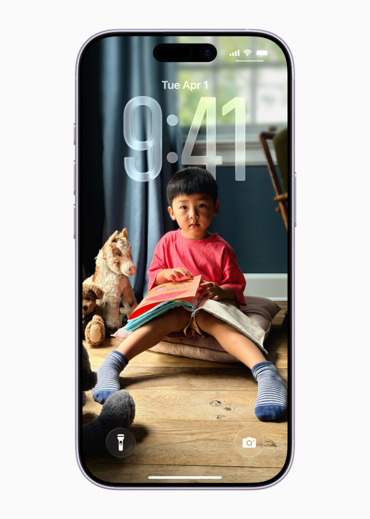 Apple iPhone 17 Lock Screen 250909